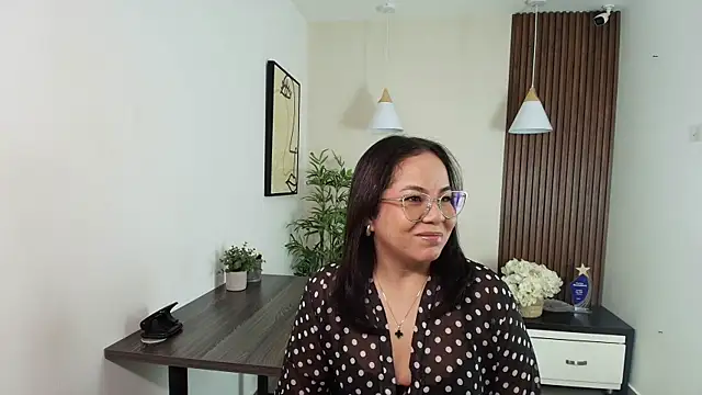  Victoria Collins online show from 27, 4, 2026