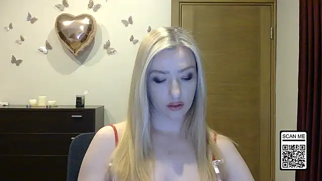 Snapshot of Wild_Silk_Desire chatting on 22, 4, 2026 Wild Silk Desire online show from 22, 4, 2026