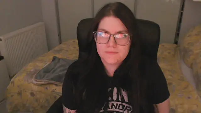GothSuccubusBabe online show from 17, 4, 2026