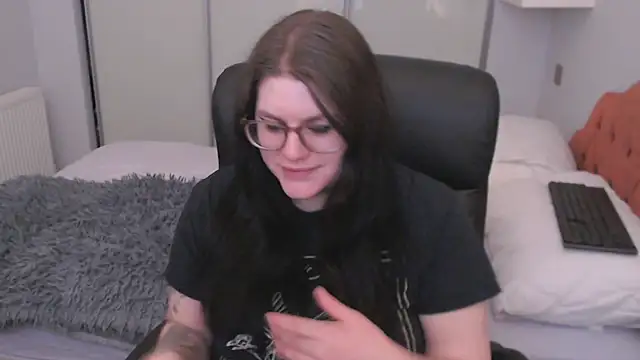 GothSuccubusBabe online show from 25, 2, 2026