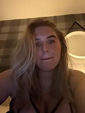 CutieCurvyGirlxo online show from 11, 10, 2025