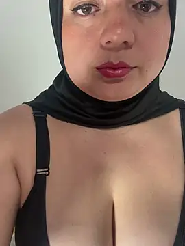 Snapshot of bluum chatting on 18, 2, 2026 bluum online show from 18, 2, 2026