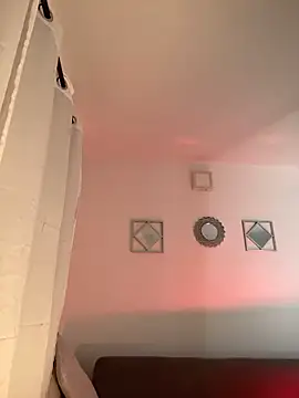 alissradiante1 online show from 15, 4, 2026