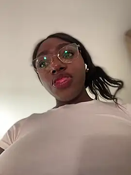 Snapshot of alissradiante1 chatting on 4, 7, 2026 alissradiante1 online show from 4, 7, 2026