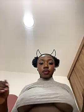 alissradiante1 online show from 8, 10, 2025