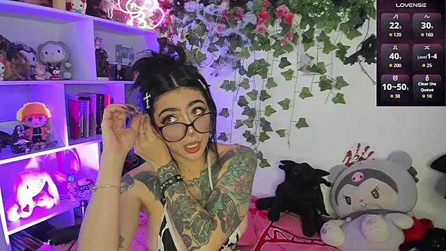 sarahminage  online show from 18, 11, 2025