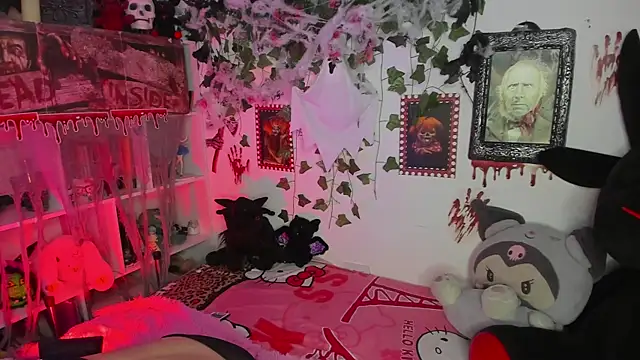 sarahminage  online show from 23, 10, 2025