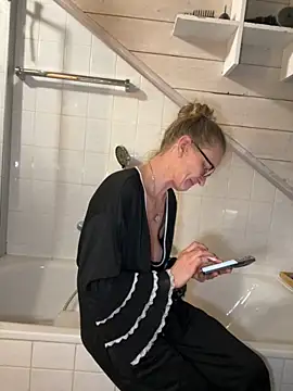 LucyLingerie78 online show from 4, 12, 2025