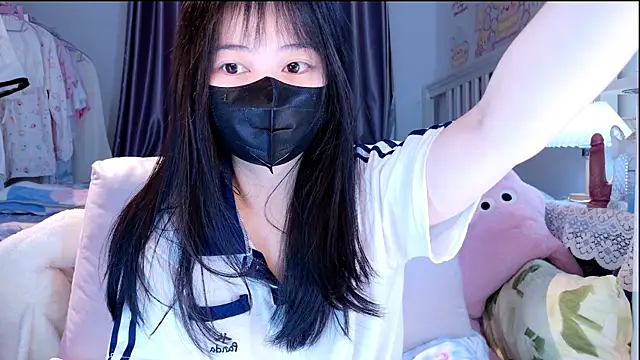 Snapshot of love-uiui chatting on 1, 11, 2025 love-uiui online show from 1, 11, 2025