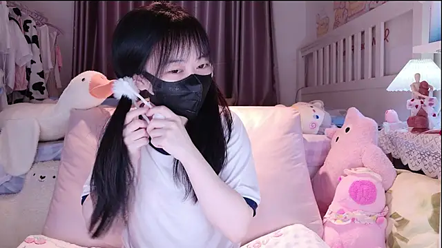 Snapshot of love-uiui chatting on 17, 11, 2025 love-uiui online show from 17, 11, 2025