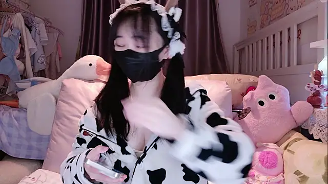 Snapshot of love-uiui chatting on 22, 11, 2025 love-uiui online show from 22, 11, 2025