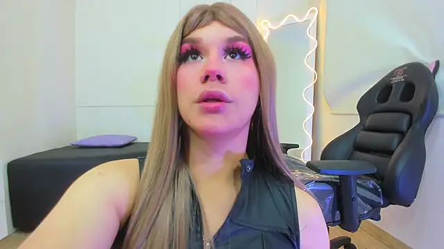 Snapshot of ocean_tay chatting on 8, 10, 2025 ocean tay online show from 8, 10, 2025