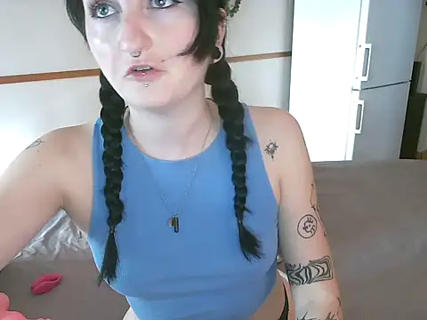 Snapshot of Violett3333 chatting on 1, 10, 2025 Violett3333 online show from 1, 10, 2025