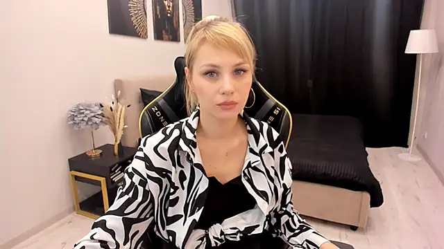 Snapshot of LindaSandy_1 chatting on 21, 11, 2025 LindaSandy 1 online show from 21, 11, 2025