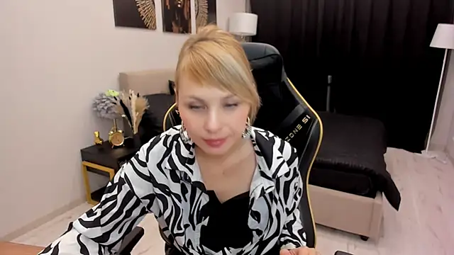 Snapshot of LindaSandy_1 chatting on 13, 10, 2025 LindaSandy 1 online show from 13, 10, 2025