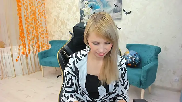 Snapshot of LindaSandy_1 chatting on 30, 10, 2025 LindaSandy 1 online show from 30, 10, 2025