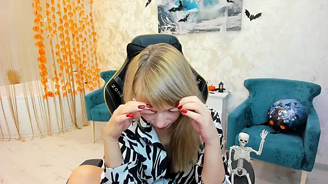 Snapshot of LindaSandy_1 chatting on 26, 10, 2025 LindaSandy 1 online show from 26, 10, 2025