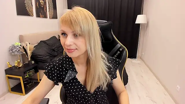 Snapshot of LindaSandy_1 chatting on 22, 9, 2025 LindaSandy 1 online show from 22, 9, 2025