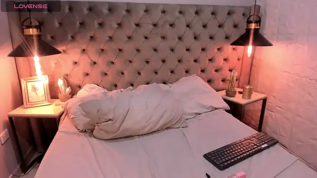 Anittatoro  online show from 8, 11, 2025