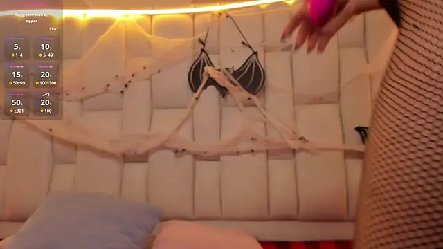 Amandacooper2 online show from 2, 11, 2025