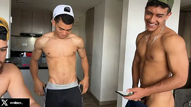 Snapshot of zoneboys chatting on 15, 7, 2026 zoneboys online show from 15, 7, 2026