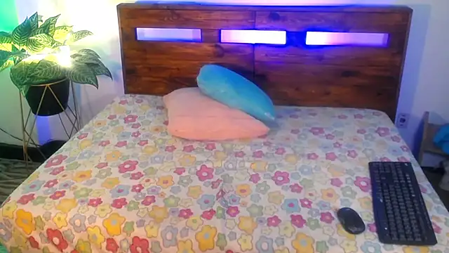 Snapshot of Yeseniaa25_ chatting on 8, 2, 2026 Yeseniaa25 online show from 8, 2, 2026