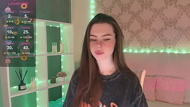 Snapshot of HolyMiax chatting on 4, 2, 2026 HolyMiax online show from 4, 2, 2026