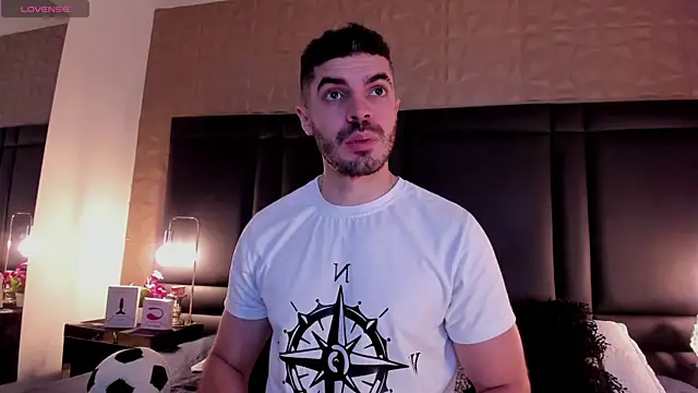 AxelThompson  online show from 6, 11, 2025