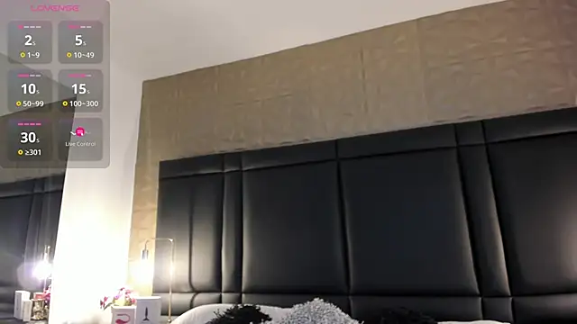 AxelThompson  online show from 4, 11, 2025