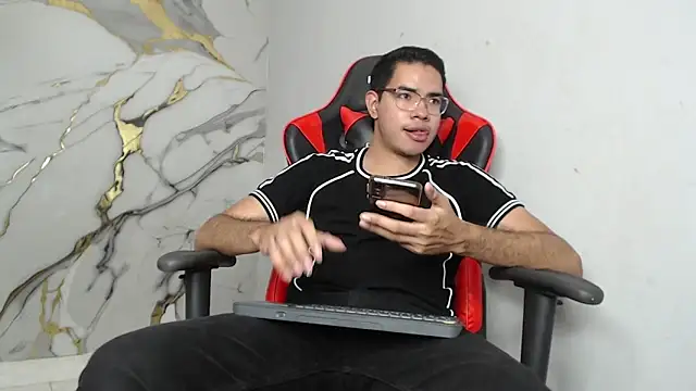 Snapshot of JulianSaintt chatting on 3, 3, 2026 JulianSaintt online show from 3, 3, 2026