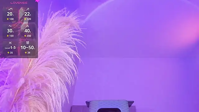 liiamluna  online show from 31, 10, 2025