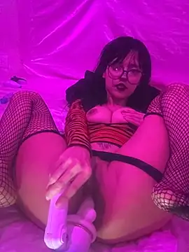 YourDevilGirl  online show from 12, 4, 2026