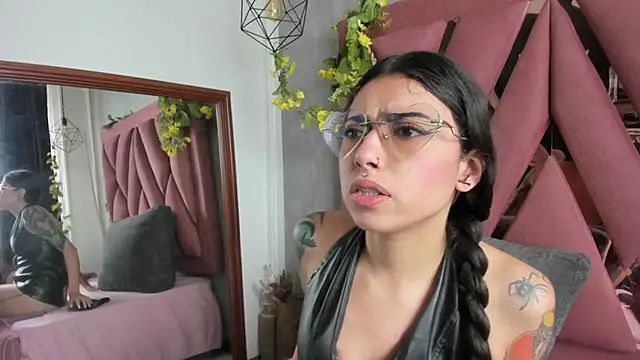 viollettaa  online show from 5, 4, 2026