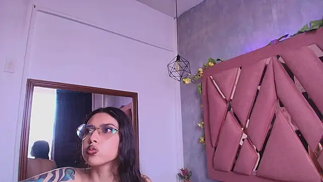 viollettaa  online show from 16, 9, 2025