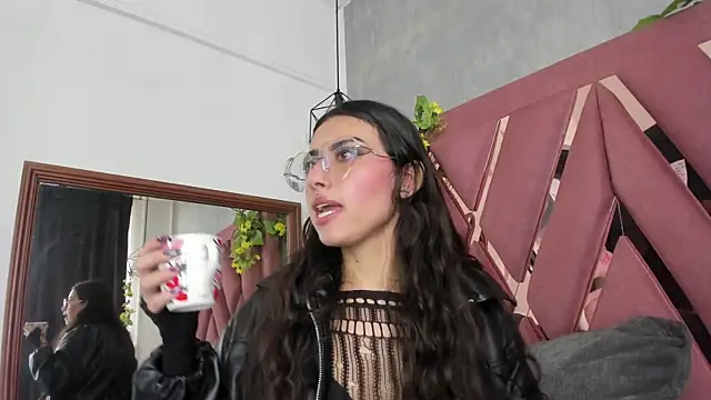 viollettaa  online show from 10, 4, 2026