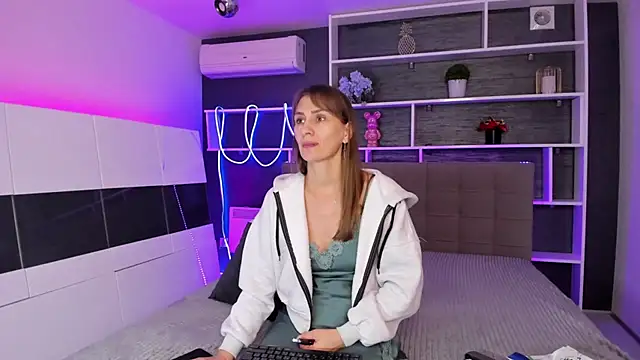 ChristyBrook online show from 30, 11, 2025