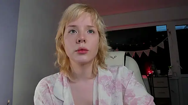 Snapshot of _CuteAsFuck_ chatting on 23, 11, 2025 CuteAsFuck online show from 23, 11, 2025