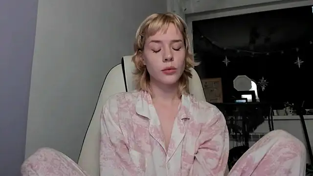 Snapshot of _CuteAsFuck_ chatting on 4, 10, 2025 CuteAsFuck online show from 4, 10, 2025