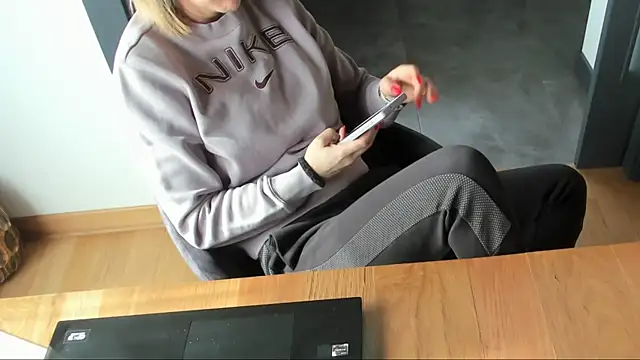 Horny mommy online show from 27, 2, 2025