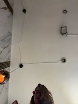 sara calderon online show from 3, 12, 2025