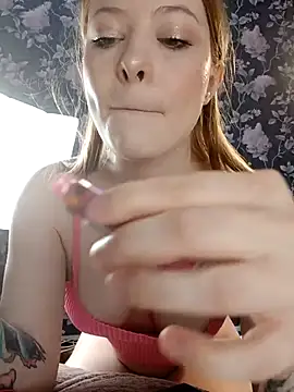 Dari Toy  online show from 12, 11, 2025