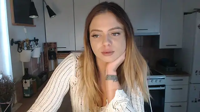 Snapshot of BuffyxLUST chatting on 1, 10, 2025 BuffyxLUST online show from 1, 10, 2025