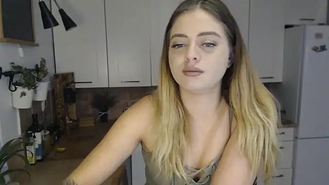 Snapshot of BuffyxLUST chatting on 11, 11, 2025 BuffyxLUST online show from 11, 11, 2025