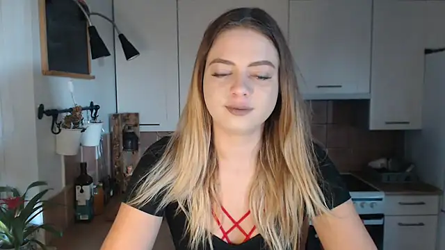 Snapshot of BuffyxLUST chatting on 21, 10, 2025 BuffyxLUST online show from 21, 10, 2025