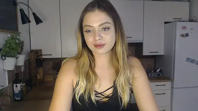 Snapshot of BuffyxLUST chatting on 27, 10, 2025 BuffyxLUST online show from 27, 10, 2025