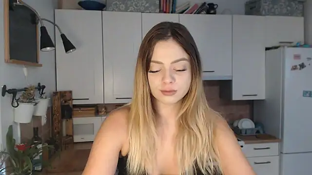 Snapshot of BuffyxLUST chatting on 6, 10, 2025 BuffyxLUST online show from 6, 10, 2025