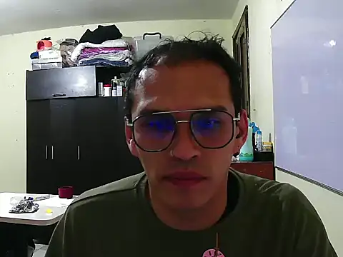 Snapshot of DOBLEWYOSK69G chatting on 9, 9, 2025 DOBLEWYOSK69G online show from 9, 9, 2025