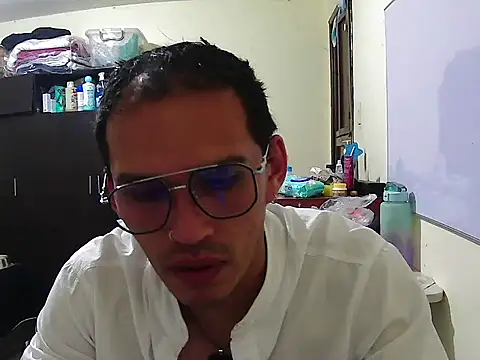 Snapshot of DOBLEWYOSK69G chatting on 15, 9, 2025 DOBLEWYOSK69G online show from 15, 9, 2025