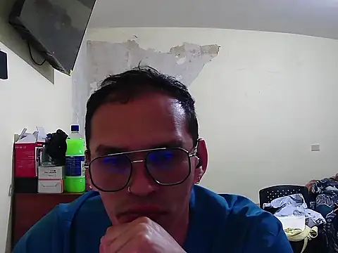 Snapshot of DOBLEWYOSK69G chatting on 22, 10, 2025 DOBLEWYOSK69G online show from 22, 10, 2025