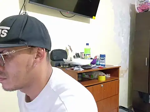 Snapshot of DOBLEWYOSK69G chatting on 4, 10, 2025 DOBLEWYOSK69G online show from 4, 10, 2025